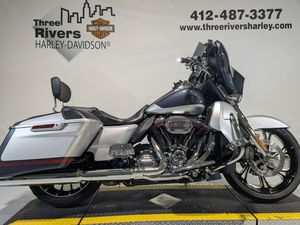 2019 HARLEY-DAVIDSON® CVO™ STREET GLIDE® CHARRED STEEL & LIGHTENING SILVER