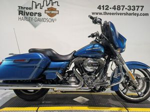 2014 HARLEY-DAVIDSON® STREET GLIDE® CUSTOM COLOUR DAYTONA BLUE