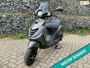 PIAGGIO ZIP SP AGAAT E5 RUNNER ALPHA MATRIX BETAAL MET IN3 — SCOOTERS | PIAGGIO — MARKTPLAATS