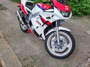 YAMAHA FZR 600