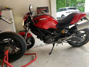 DUCATI MONSTER 696