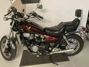 HONDA VF 750 CUSTOM NYSYNET I FIN STAND