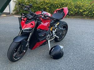 DUCATI STREETFIGHTER V2