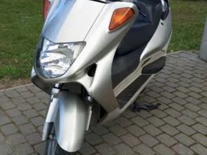 SPRZEDAM LADNY DUŻY SKUTER HONDA CZELUŚCIN