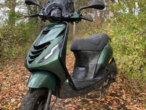 PIAGGIO ZIP 2017 — SCOOTERS | PIAGGIO — MARKTPLAATS