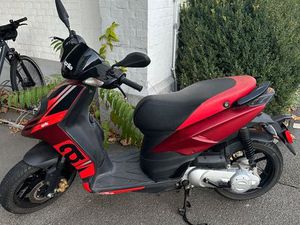 APRILIA SR 50 MIT OPTIONALER 25ER DROSSEL