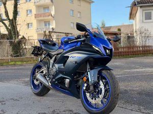 YZF R7