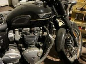 TRIUMPH - T120