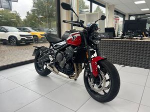 TRIUMPH TRIDENT 660