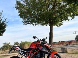 KTM - KTM 1290 SUPER DUKE R