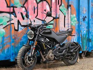 HUSQVARNA SVARTPILEN 401 MIT QUICKSHIFTER & GARANTIE!!!