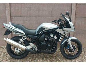 ② YAMAHA FAZER 600 2003