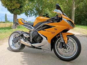TRIUMPH DAYTONA MOTO2 STREET TRIPLE 765 RS UMBAU EINGETRAGEN