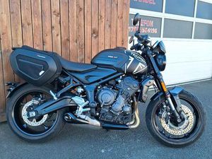 TRIUMPH 660 TRIDENT QUICKSHIFTER + ZUBEHÖR NAKEDBIKE