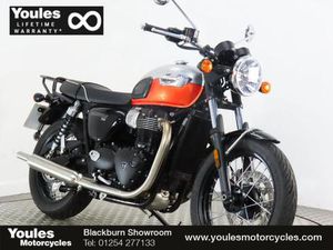 TRIUMPH BONNEVILLE T100 900 CC