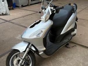 PIAGGIO FLY, KROM FRAME. MOTORISCH 100% 1500KM GELOPEN — SCOOTERS | SYM — MARKTPLAATS