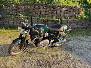 TRIUMPH THRUXTON VERDE