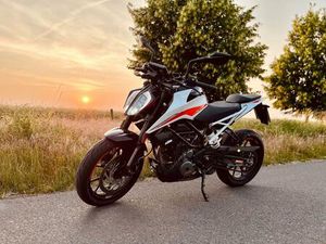 KTM DUKE 390 (UNFALLFREI, TÜV NEU!)