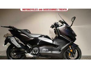 VENDO YAMAHA T-MAX 560 TECH MAX (2022 - 24) USATA A LAVIS (CODICE 9880369) - MOTO.IT