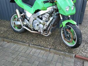 KAWASAKI ZZR 600 STREETFIGHTEE