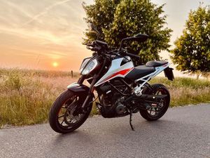 KTM DUKE 390 (UNFALLFREI, TÜV NEU!)