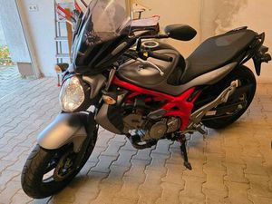 SUZUKI GLADIUS SFV 650 WENIG KILOMETER ABS SCHECKHEFT GEPFLEGT