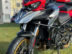 MOTO NEUVE: QJ MOTOR SRT 900 SX