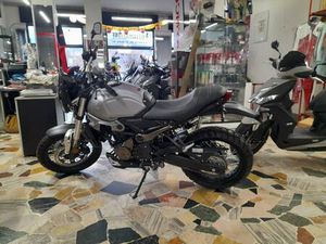 VENDO VOGE TROFEO 300ACX SCRAMBLER (2021 - 25) NUOVA A CALCO (CODICE 9880204) - MOTO.IT