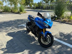 YAMAHA FAZER 8