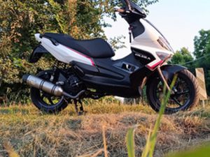 RUNNER 200 ST - 300 CC