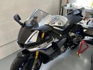 YAMAHA YZF R1M - 2015
