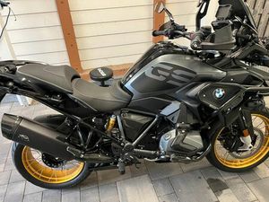 BMW R 1250 GS TRIPLE BLACK MIT UMBAUTEN