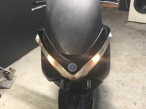 MOTO VEND SCOOTER 125BURMAN SUZUKI BON ÉTAT RIEN APREVOIR DISPONIBLE À BASTIA