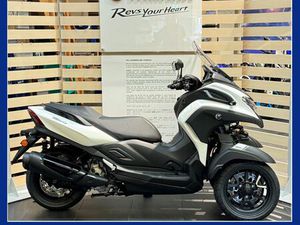 YAMAHA TRICITY 300 MIT PKW FÜHRERSCHEIN FAHRBAR MILKY