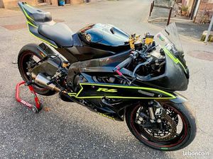 YAMAHA YZF R6