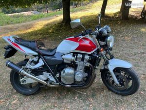 VEND OU ÉCHANGE CONTRE VOITURE