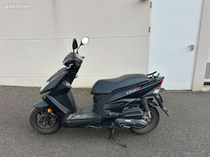 VENDS SCOOTER ORBIT 3 MIS EN CIRCULATION EN SEPT 2022