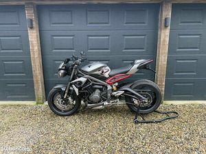 TRIUMPH STREET TRIPLE 765 RS 2022