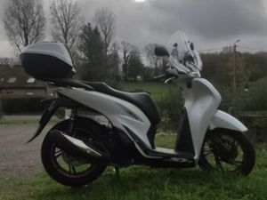 SCOOTER HONDA SH PREMIÈRE MAIN