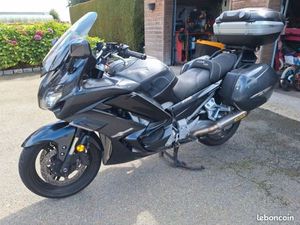 ◊ YAMAHA FJR 1300