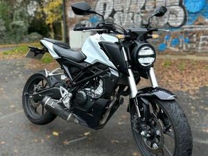 MOTO HONDA CB125R BLACK & WHITE + LIGNE COMPLÈTE LEO VINCE CARBONE - EXCELLENTE ÉTAT