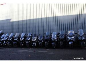 LOT INDISSOCIABLE DE 15 SCOOTERS AVEC CARTE GRISE XMAX 125 BURGMAN 200 BURGMAN 650 X9 125 XMAX 125 KYMCO AK 550 VENDU EN L ETAT POUR PROFESSIONEL DE LA MOTO OU 