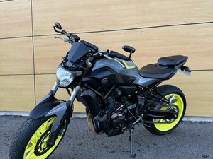 VENDS MT07 ANNÉE 2018 EN TRÈS BON ÉTAT. ENTRETIEN À JOUR, AUCUN FRAIS À PRÉVOIR. MOTO BRIDÉE A2, PARFAIT POUR JEUNE PERMIS (CONTRÔLE TECHNIQUE RÉALISÉ POUR LA V