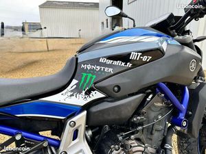 YAMAHA MT07 ANNÉE 2014 PERMIS A2 KIT DÉCO AVEC 3 LIGNES COMPLÈTES