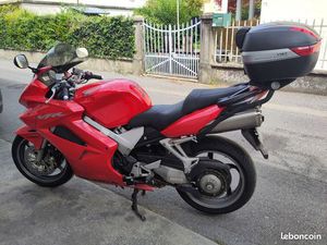 VFR 800 VTEC ABS – EXCELLENT ÉTAT – ENTRETIEN RÉCENT