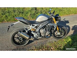TRIUMPH SPEED TRIPLE 1200 RS