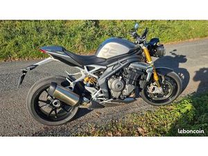 TRIUMPH SPEED TRIPLE 1200 RS