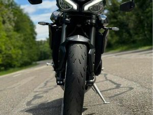 STREET TRIPLE RS 2023