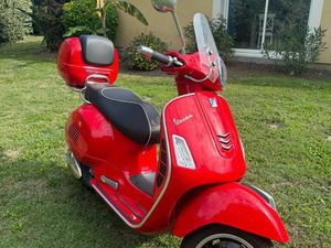 SCOOTER VESPA 300GTS ÉTAT NEUF