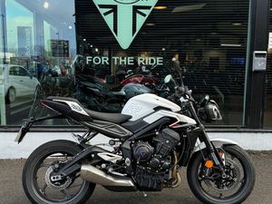 TRIUMPH STREET TRIPLE R A2